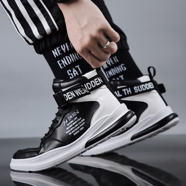 Stiilsed kirjaga, lameda talla ja paeltega kinnitusega meeste tossud