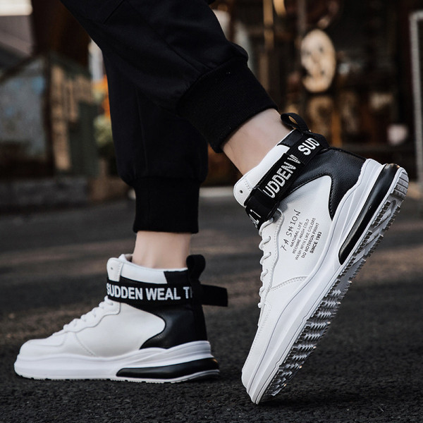 Stiilsed kirjaga, lameda talla ja paeltega kinnitusega meeste tossud