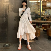 Asimetrična retro ženska haljina s vezama i puf rukavima