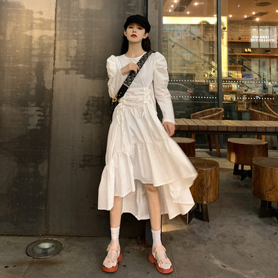 Asimetrična retro ženska haljina s vezama i puf rukavima