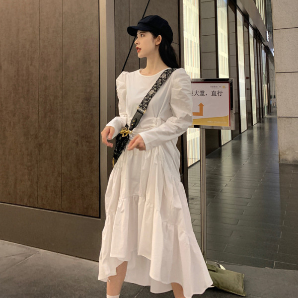 Asimetrična retro ženska haljina s vezama i puf rukavima