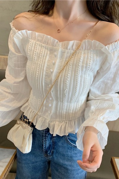 Valge naiste särk langetatud varrukate ja nööpidega