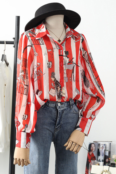 Klassikalise krae ja aplikatsiooniga värviline naiste triibuline särk