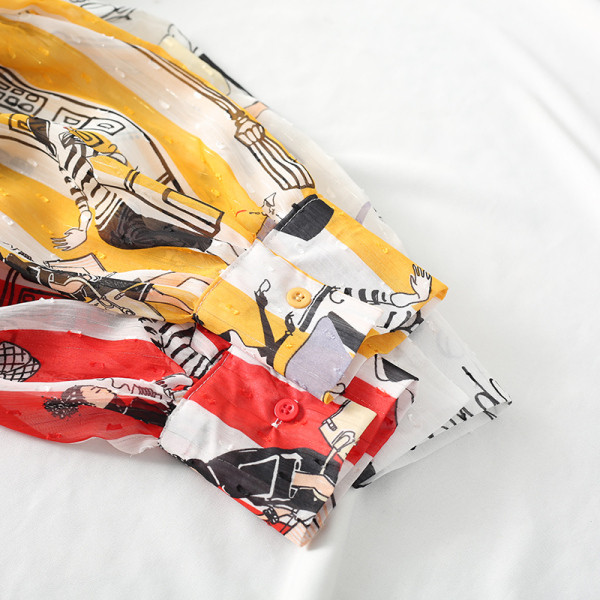 Klassikalise krae ja aplikatsiooniga värviline naiste triibuline särk