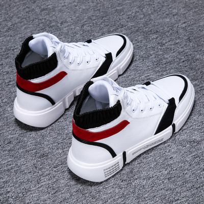 Alkalmi férfi tornacipő lekerekített modell fűzővel és lapos talppal