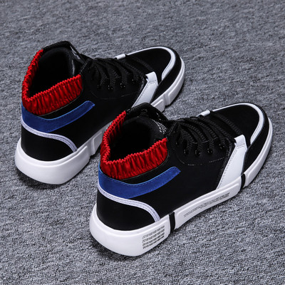 Alkalmi férfi tornacipő lekerekített modell fűzővel és lapos talppal