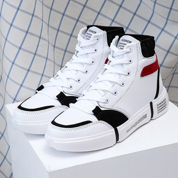 Alkalmi férfi tornacipő lekerekített modell fűzővel és lapos talppal