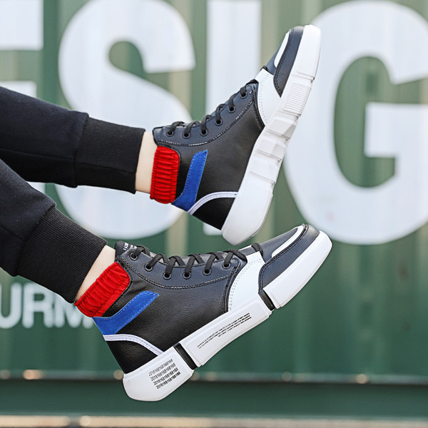 Alkalmi férfi tornacipő lekerekített modell fűzővel és lapos talppal