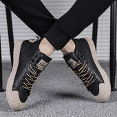 Meeste moodsad paelte ja lameda tallaga tossud