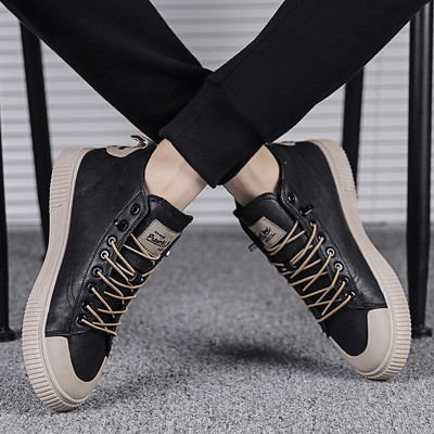 Meeste moodsad paelte ja lameda tallaga tossud