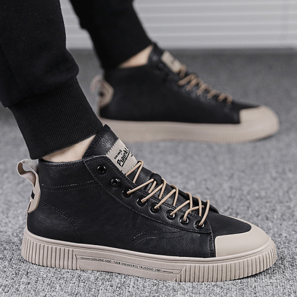 Meeste moodsad paelte ja lameda tallaga tossud