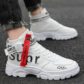 Meeste vabaaja tossud lameda talla ja pealdisega