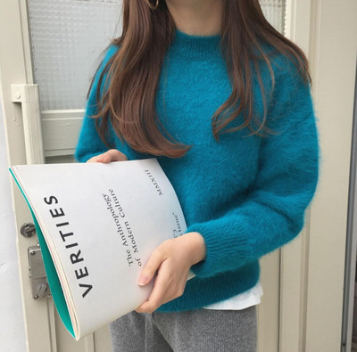 Зимен дамски пуловер широк модел с обло деколте