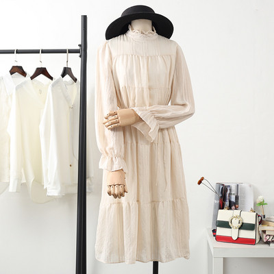 Naiste vabaaja kleit madala kraega ja pikkade varrukatega - väljalõikega mudel