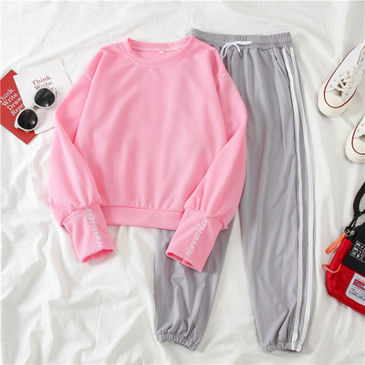 Naiste spordikomplekt - ovaalse kaelusega pluus ja ääristega püksid