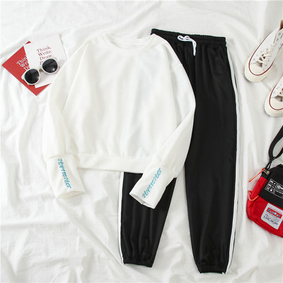 Naiste spordikomplekt - ovaalse kaelusega pluus ja ääristega püksid