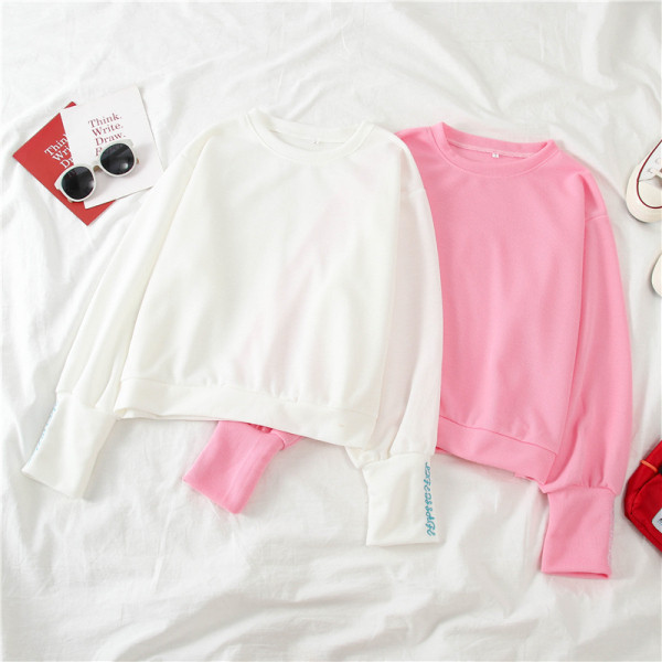 Naiste spordikomplekt - ovaalse kaelusega pluus ja ääristega püksid