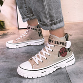 Stiilsed meeste tossud kirjade ja värvirakendusega