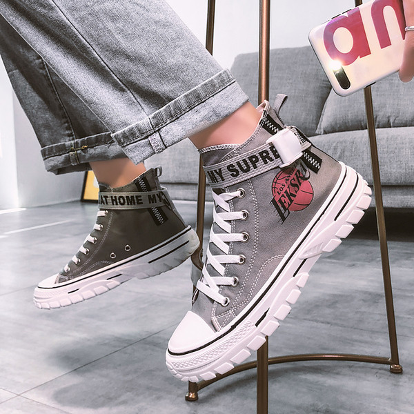 Stiilsed meeste tossud kirjade ja värvirakendusega