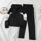 Αθλητικό γυναικείο σετ  - φούτερ με κουκούλα και κλασικό παντελόνι