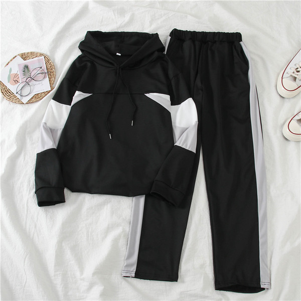 Αθλητικό γυναικείο σετ  - φούτερ με κουκούλα και κλασικό παντελόνι