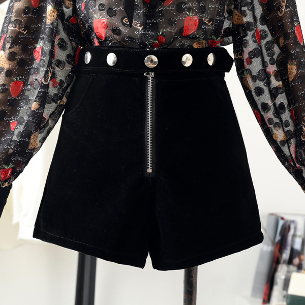 Дамски къси панталони с копчета,цип и висока талия от кадифе