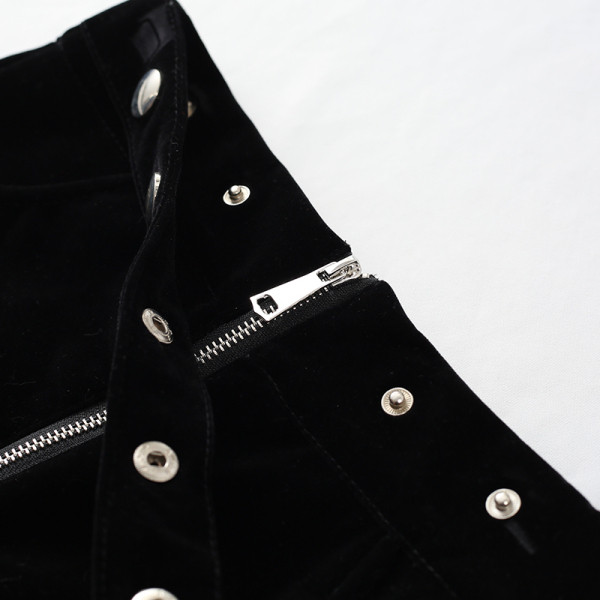 Дамски къси панталони с копчета,цип и висока талия от кадифе