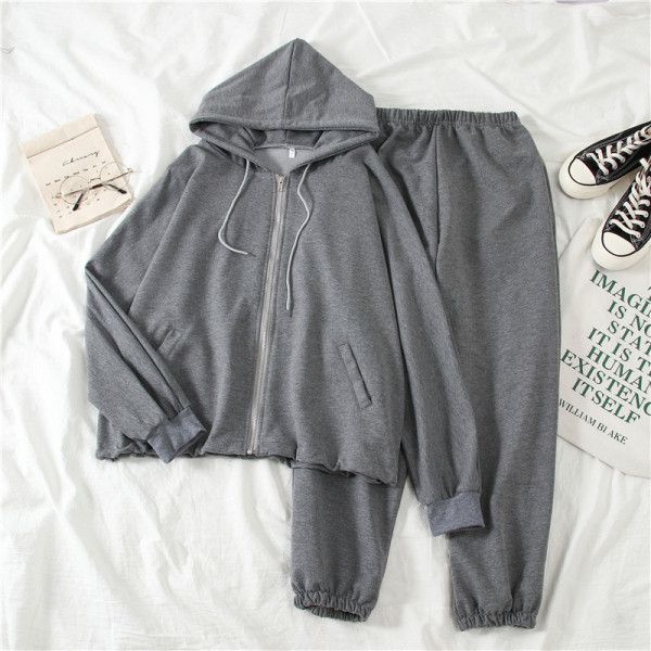 Puhas kaheosaline spordikomplekt - kapuutsiga dressipluus ja püksid