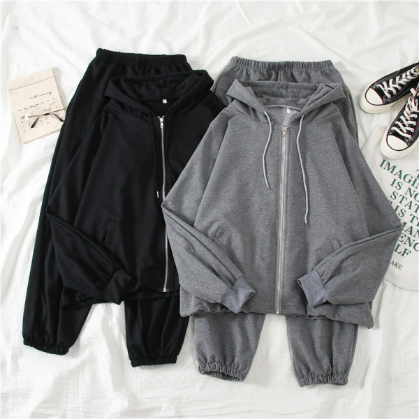 Puhas kaheosaline spordikomplekt - kapuutsiga dressipluus ja püksid