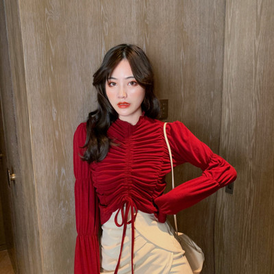 Модерна дамска блуза с набрана предна част и връзки