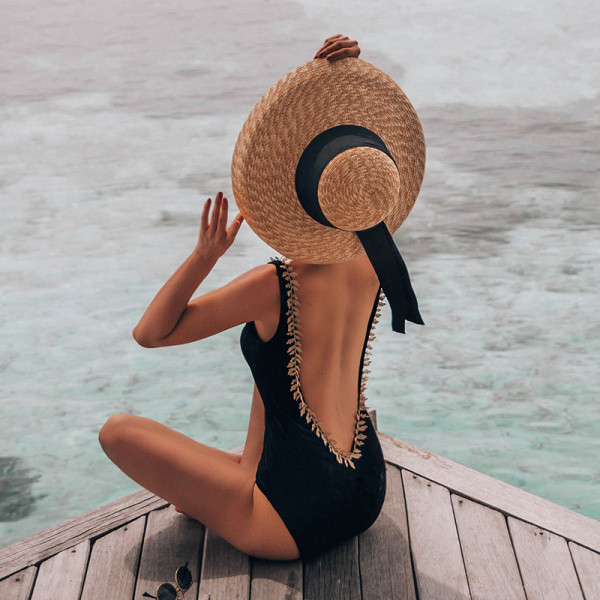 Stiilne täissametist ujumistrikoo palja selja ja pitsiga