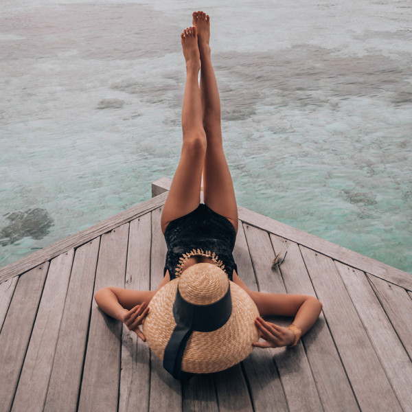 Stiilne täissametist ujumistrikoo palja selja ja pitsiga