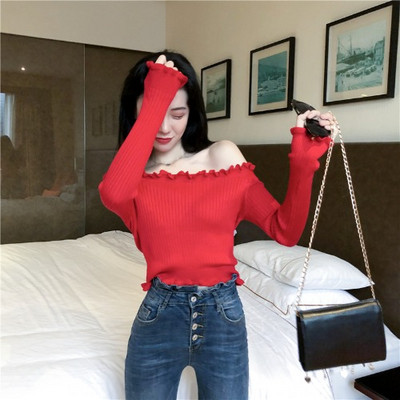 Liibuv naiste velvetist trikoo pluus, millel on langenud varrukad ja lokid