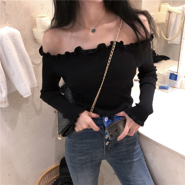 Liibuv naiste velvetist trikoo pluus, millel on langenud varrukad ja lokid