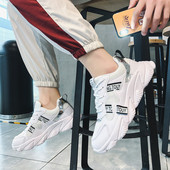 Új férfi tornacipő modell durva talppal és fűzővel