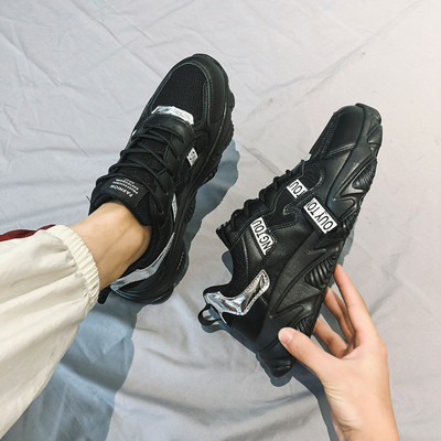 Új férfi tornacipő modell durva talppal és fűzővel