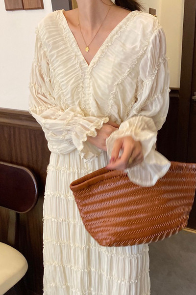 Női ruha mély spitz nyakkivágással és hosszú ujjú - hosszú modell