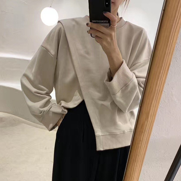 Naiste vabaaja pluus ümmarguse kaelusega ja ülekandega eest