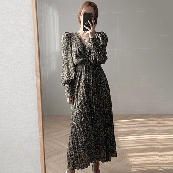 Naiste šifoonist kleit spits kaelusega ja lillemotiiviga - pikk mudel