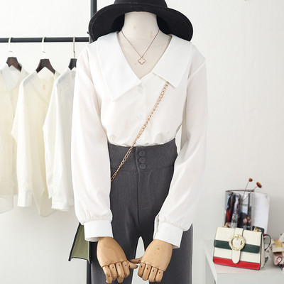 Uue mudeli nööpide, pikkade varrukate ja spitsikaelusega särk