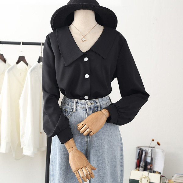 Uue mudeli nööpide, pikkade varrukate ja spitsikaelusega särk