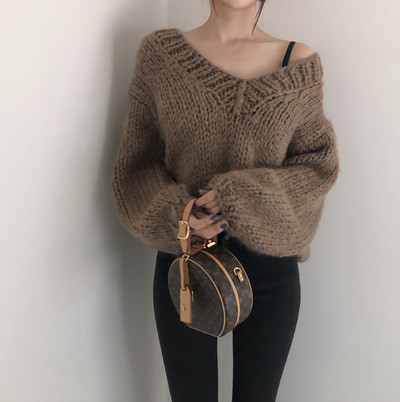 Naiste spits-kaelusega talvekampsun - tasuta mudel