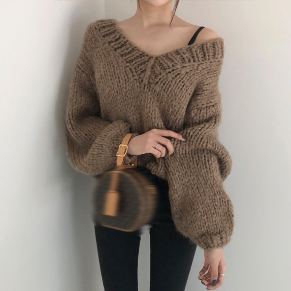 Naiste spits-kaelusega talvekampsun - tasuta mudel