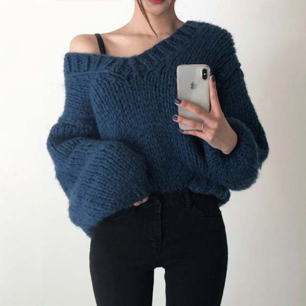 Naiste spits-kaelusega talvekampsun - tasuta mudel