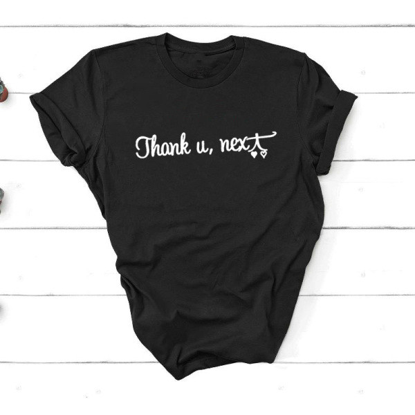 Ariana Grande kaasaegne lühikeste varrukatega T-särk