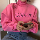 Naiste vabaaja pluus kõrge kraega ja roosa kirjaga