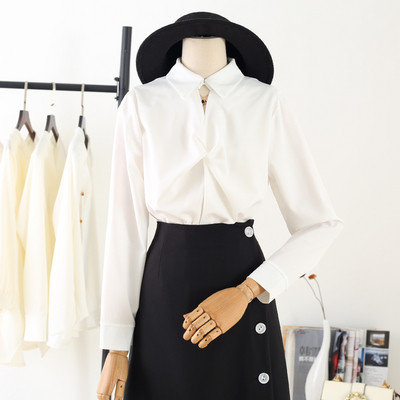 Модерна дамска риза с дълъг ръкав и шпиц деколте