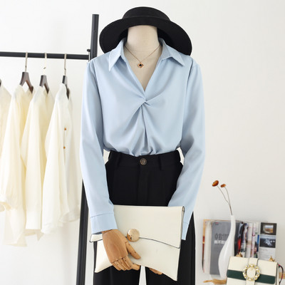 Модерна дамска риза с дълъг ръкав и шпиц деколте