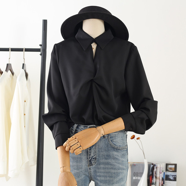 Модерна дамска риза с дълъг ръкав и шпиц деколте