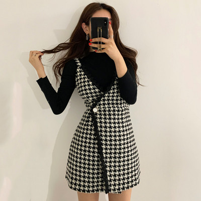 Praegune naiste kleit spitsikaelusega ja õhukeste rihmadega must-valge